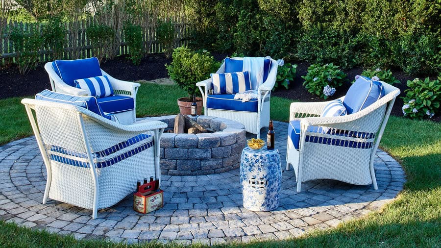 The Most Beautiful Classic Coastal Style in Indigo The Most Beautiful Classic Coastal Style in Indigo