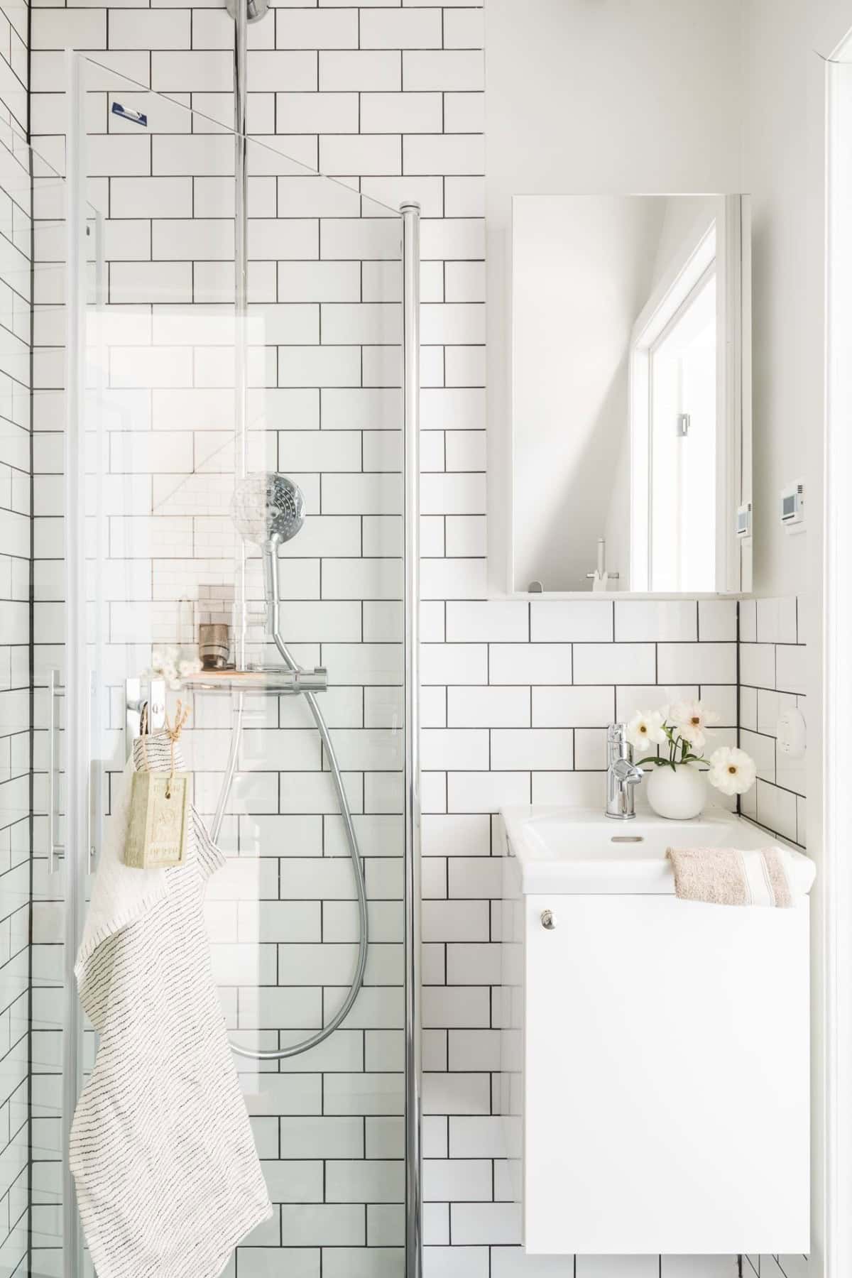 Mini Youth Penthouse With High Sloping Ceilings Mini Youth Penthouse With High Sloping Ceilings