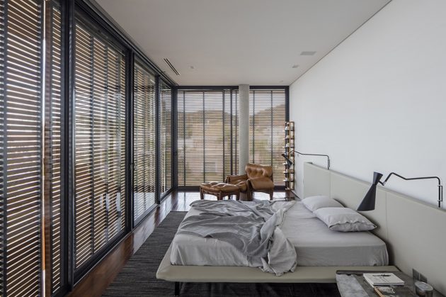 Bravos House by Jobim Carlevaro Arquitetos in Itajai, Brazil