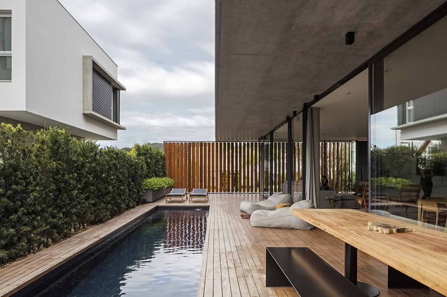 Bravos House by Jobim Carlevaro Arquitetos in Itajai, Brazil Bravos House by Jobim Carlevaro Arquitetos in Itajai, Brazil