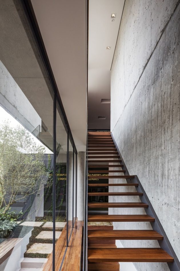 Bravos House by Jobim Carlevaro Arquitetos in Itajai, Brazil