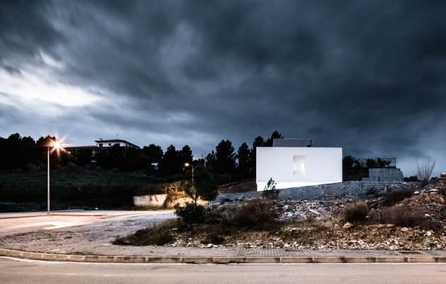 Lot 31 House by ADOFF - Arquitetos in Mirandela, Portugal