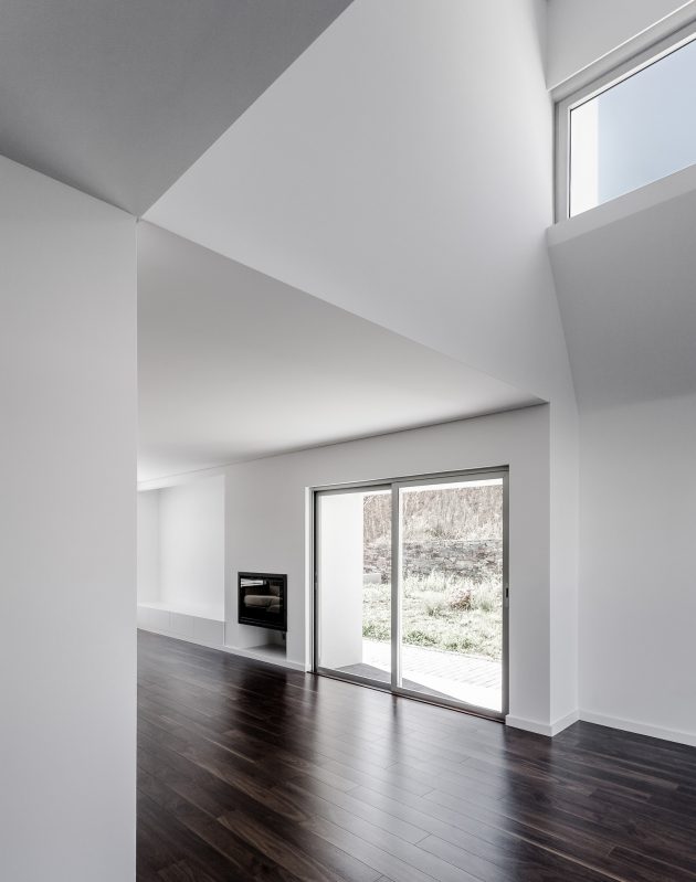 Lot 31 House by ADOFF - Arquitetos in Mirandela, Portugal