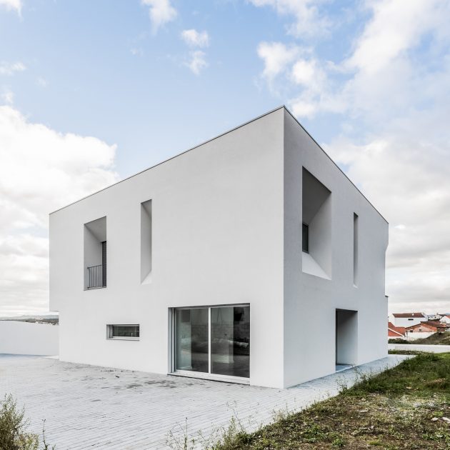 Lot 31 House by ADOFF - Arquitetos in Mirandela, Portugal