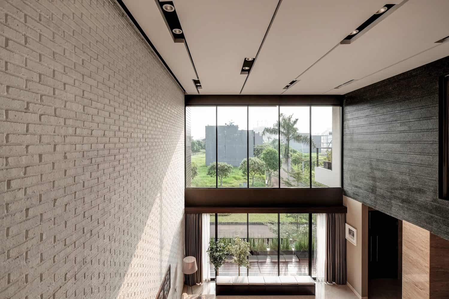 R+E House by DP+HS Architects: A Jakarta Family Home Built on Interlocking Spaces R+E House by DP+HS Architects: A Jakarta Family Home Built on Interlocking Spaces