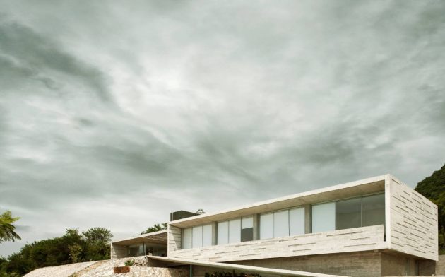 Widescreen House by R Zero Studio in Jiutepec, Mexico