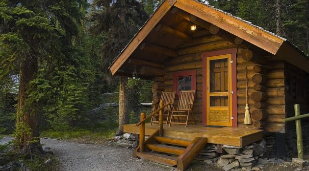 DIY Energy Efficient Outdoor Cabins with Pallets