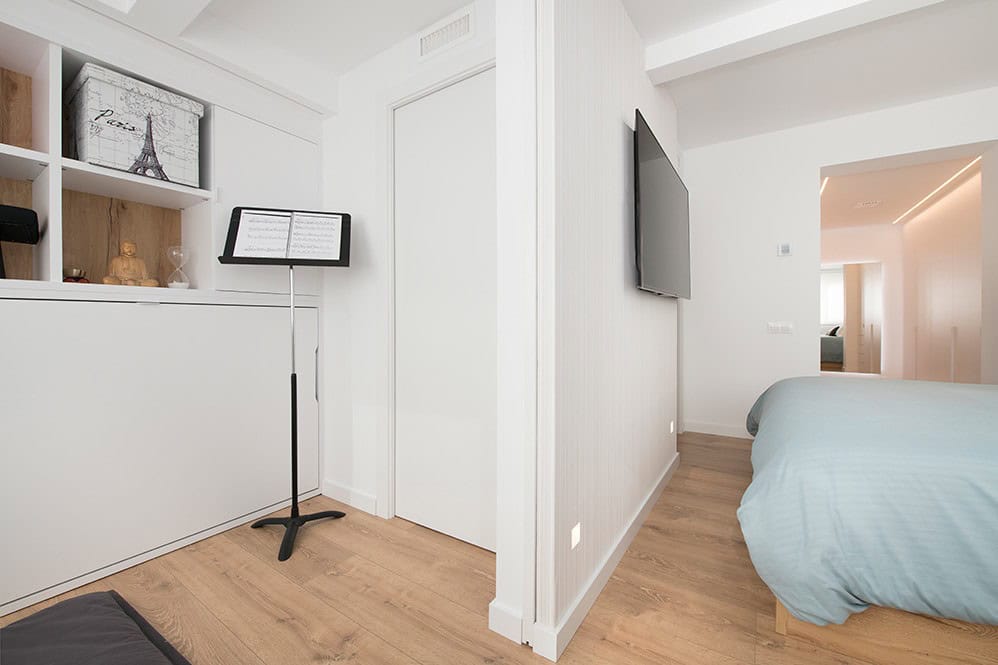 Barcelona Apartment with Rooms and Corridors Eliminated to Have More Light & Space Barcelona Apartment with Rooms and Corridors Eliminated to Have More Light & Space