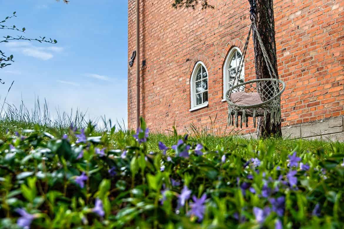 Look at This Special Home in History Building Look at This Special Home in History Building