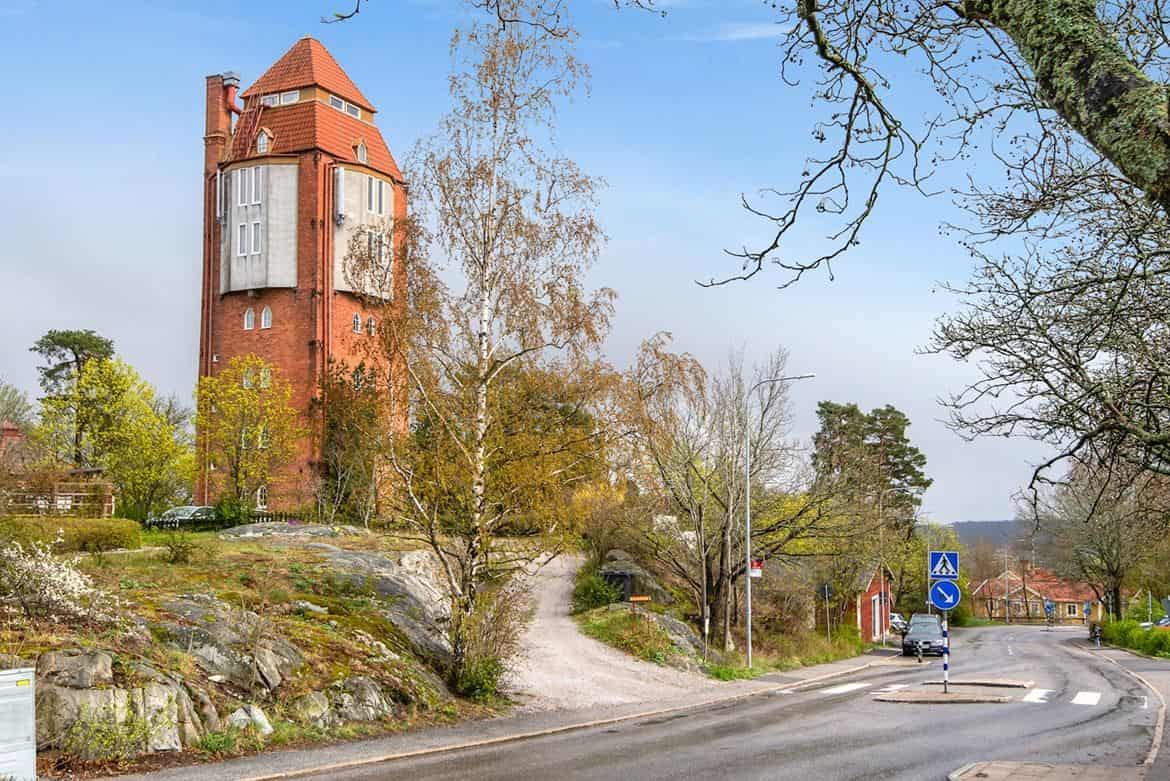 Look at This Special Home in History Building Look at This Special Home in History Building