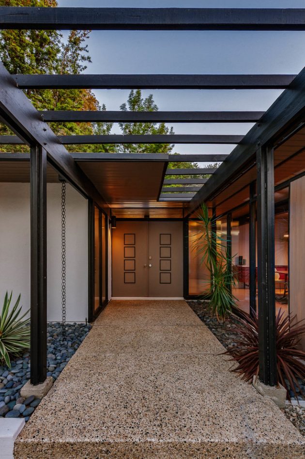 16 Wonderful Mid-Century Modern Entrance Designs
