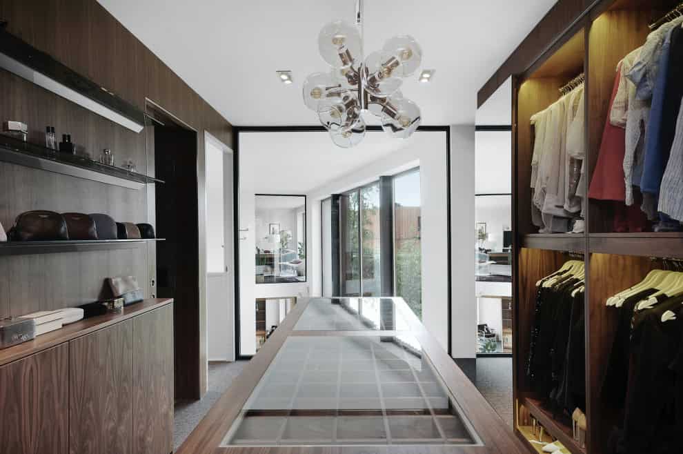 20 Practically Elegant Mid-Century Modern Closet Designs 20 Practically Elegant Mid-Century Modern Closet Designs