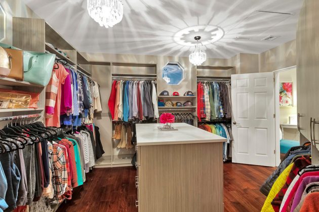 20 Practically Elegant Mid-Century Modern Closet Designs