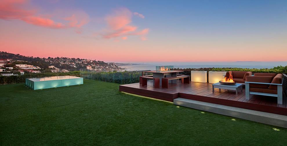 20 Spectacular Mid-Century Modern Deck Designs That Will Make You Love Summer