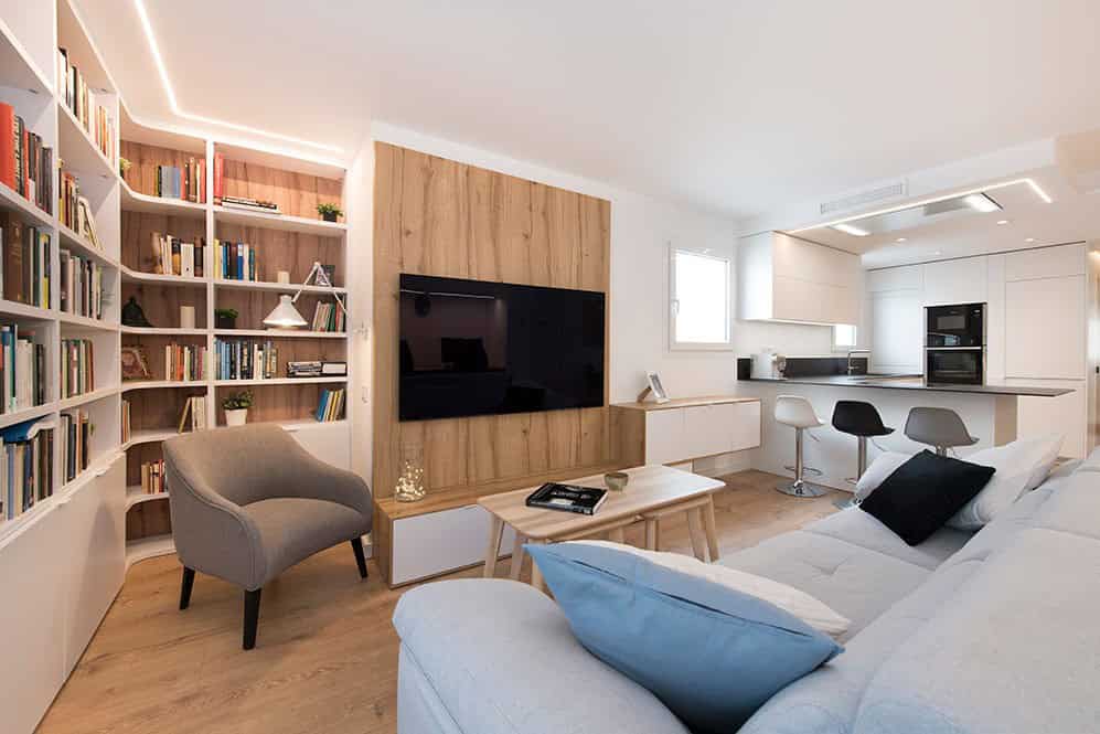 Barcelona Apartment with Rooms and Corridors Eliminated to Have More Light & Space Barcelona Apartment with Rooms and Corridors Eliminated to Have More Light & Space