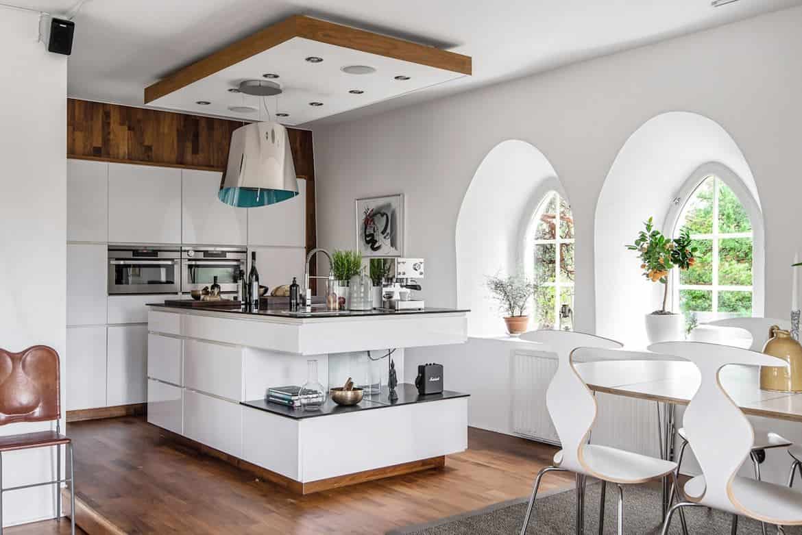 Look at This Special Home in History Building Look at This Special Home in History Building