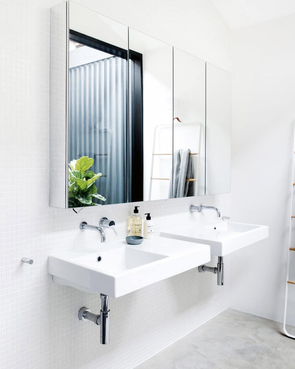 Contemporary Decor With Hints of Mint Green Contemporary Decor With Hints of Mint Green