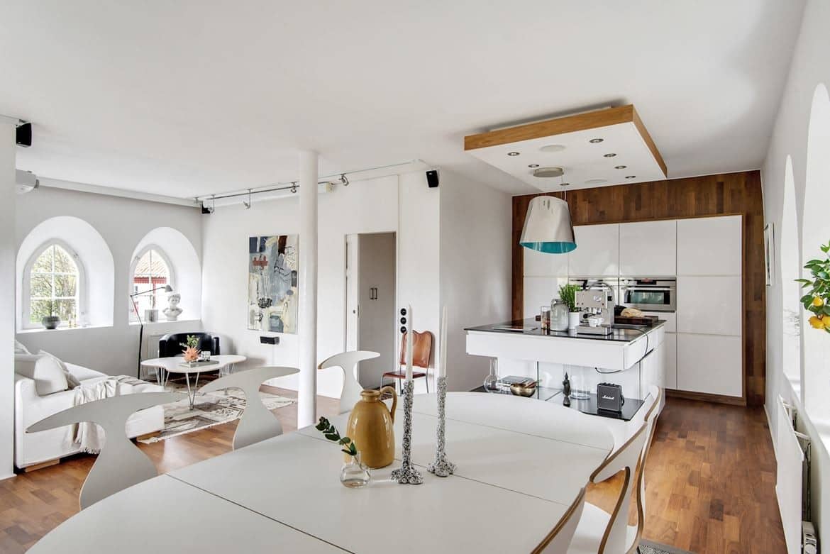 Look at This Special Home in History Building Look at This Special Home in History Building