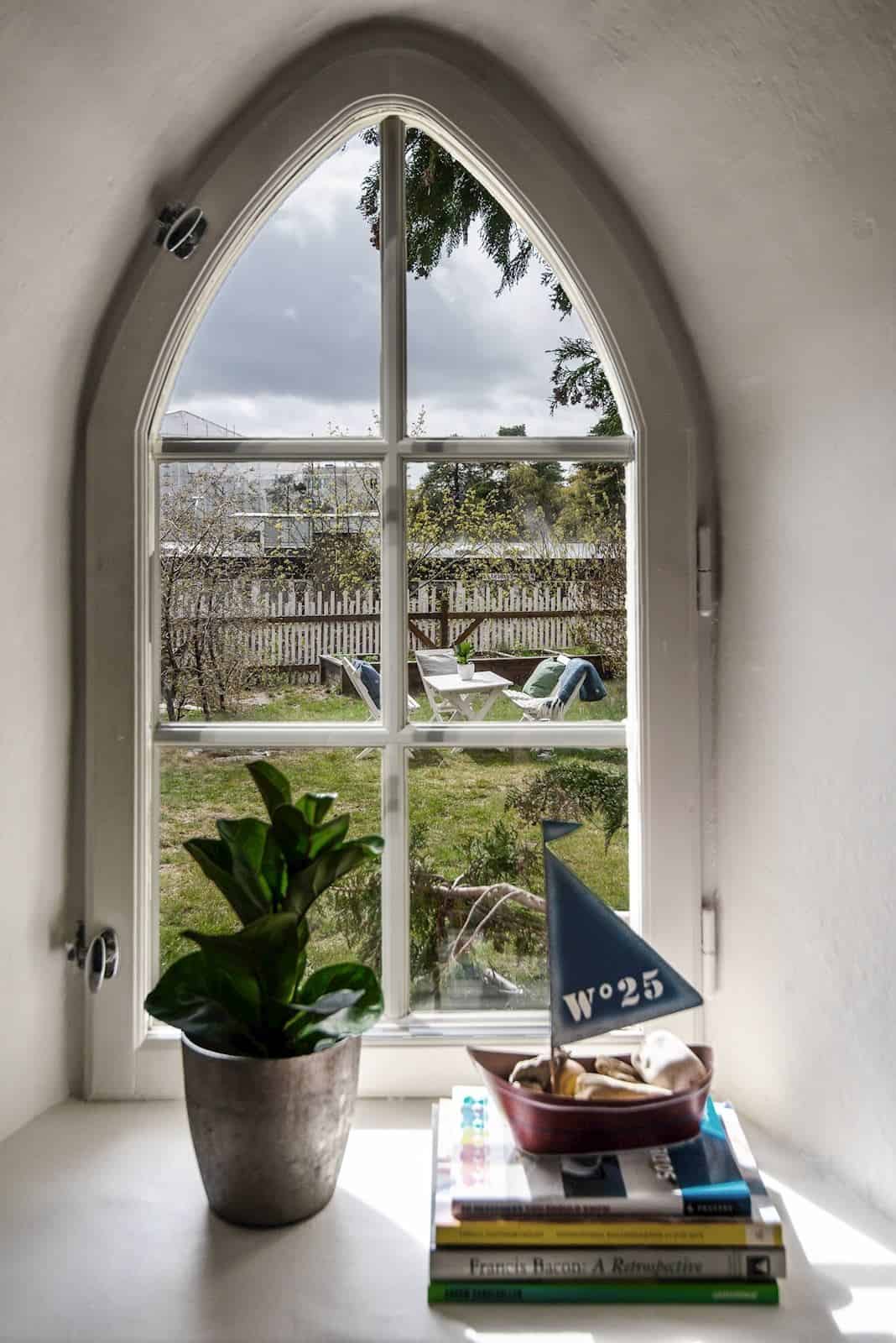 Look at This Special Home in History Building Look at This Special Home in History Building