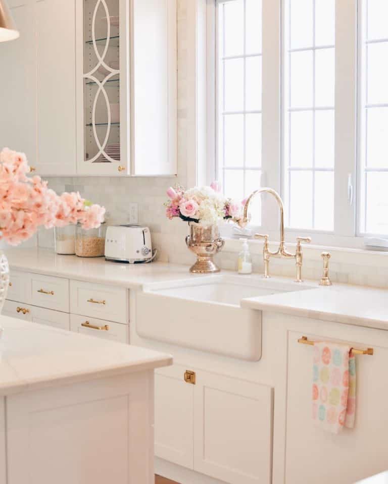 Mesmerizing, Elegant & Feminine Atmospheres in the Kitchen Mesmerizing, Elegant & Feminine Atmospheres in the Kitchen