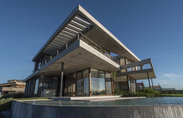 EA House by Juan Trivelloni Arquitectura in Tigre, Argentina