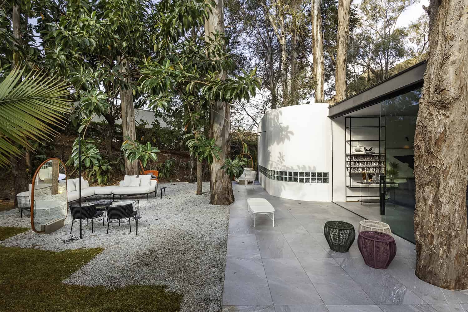 Lake House by Estudio MB + Janaina Pacheco Arquitetura in Mangabeiras, Brazil Lake House by Estudio MB + Janaina Pacheco Arquitetura in Mangabeiras, Brazil