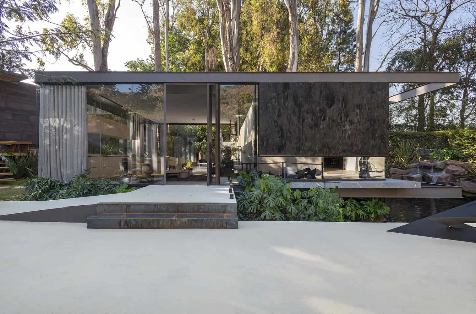 Lake House by Estudio MB + Janaina Pacheco Arquitetura in Mangabeiras, Brazil Lake House by Estudio MB + Janaina Pacheco Arquitetura in Mangabeiras, Brazil