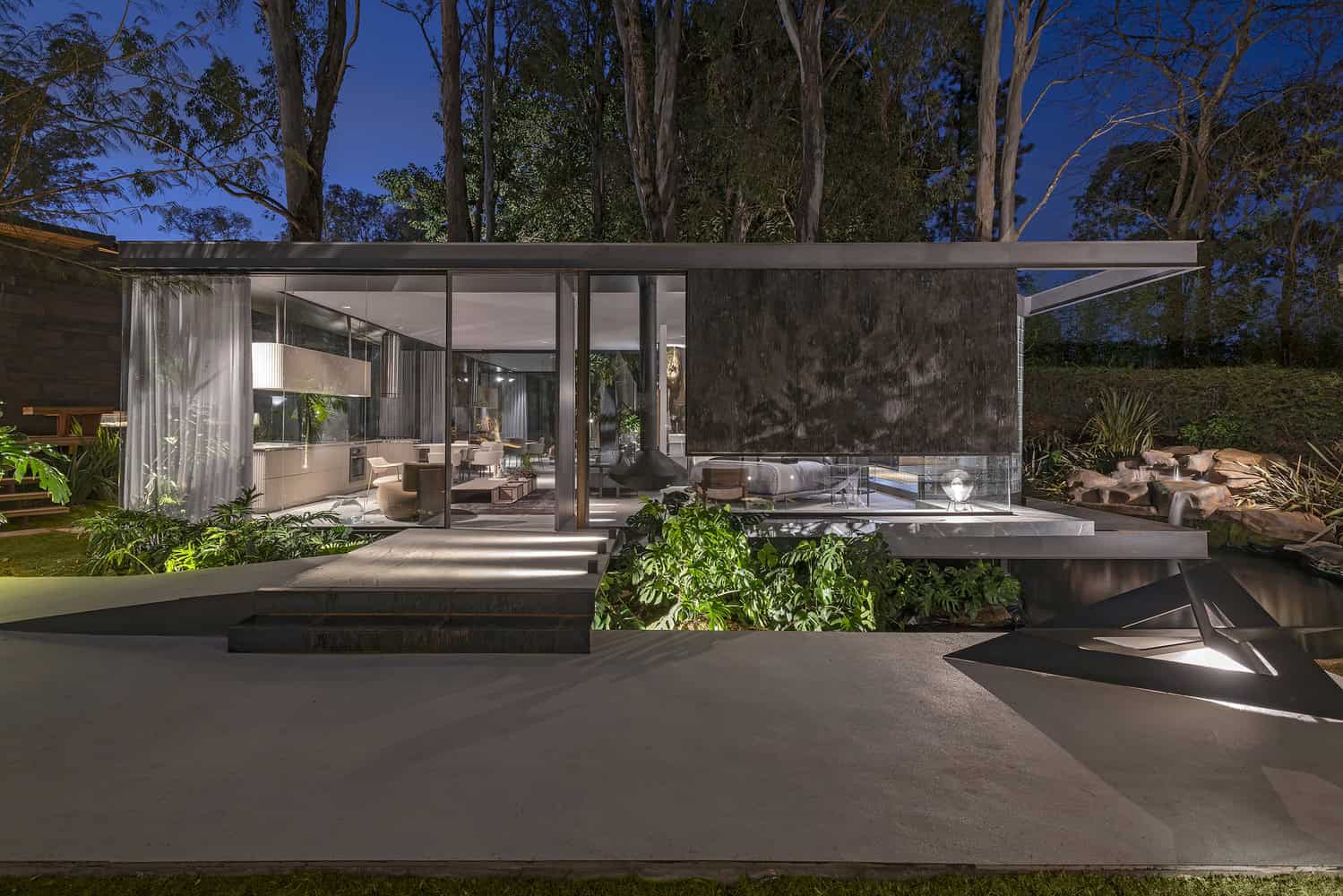 Lake House by Estudio MB + Janaina Pacheco Arquitetura in Mangabeiras, Brazil Lake House by Estudio MB + Janaina Pacheco Arquitetura in Mangabeiras, Brazil