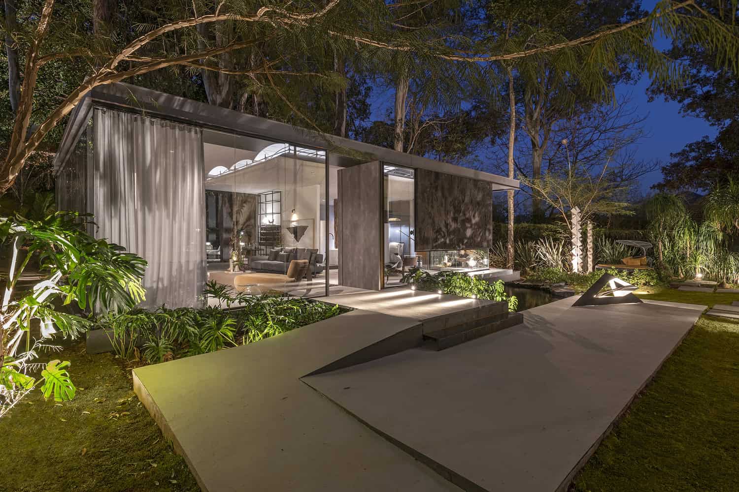 Lake House by Estudio MB + Janaina Pacheco Arquitetura in Mangabeiras, Brazil Lake House by Estudio MB + Janaina Pacheco Arquitetura in Mangabeiras, Brazil