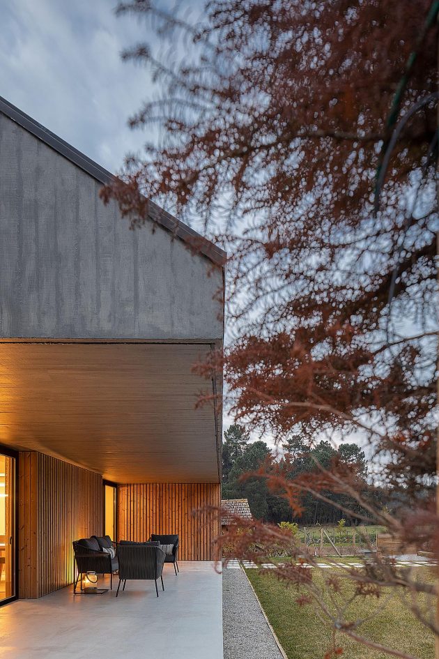 Opening the timber screens reveals a concrete House CG in Portugal