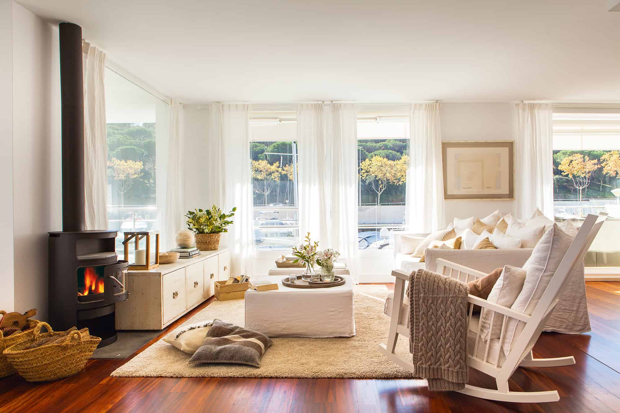 Relaxing & Smooth Sing Seats for Your Interior & Exterior Space Relaxing & Smooth Sing Seats for Your Interior & Exterior Space