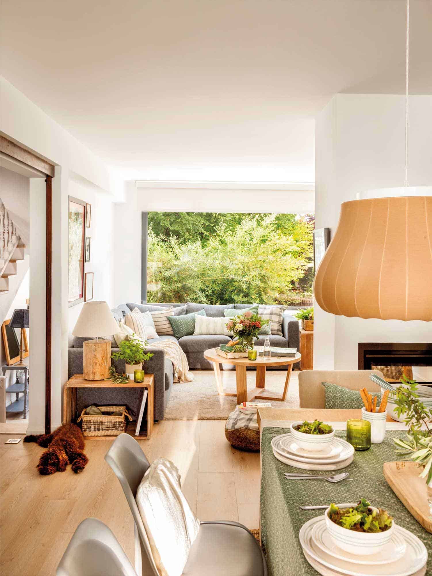 10. WHEN YOU NEED A NARROW SIDE TABLE… 10. WHEN YOU NEED A NARROW SIDE TABLE…