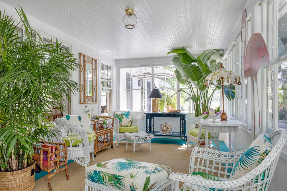 15 Fantastic Shabby-Chic Sunroom For Any Time Of The Year