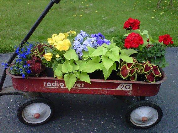 15 Interesting DIY Garden Projects From Vintage Items