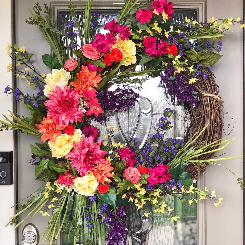 16 Beautiful Floral Wreath Designs That Will Refresh Your Front Door