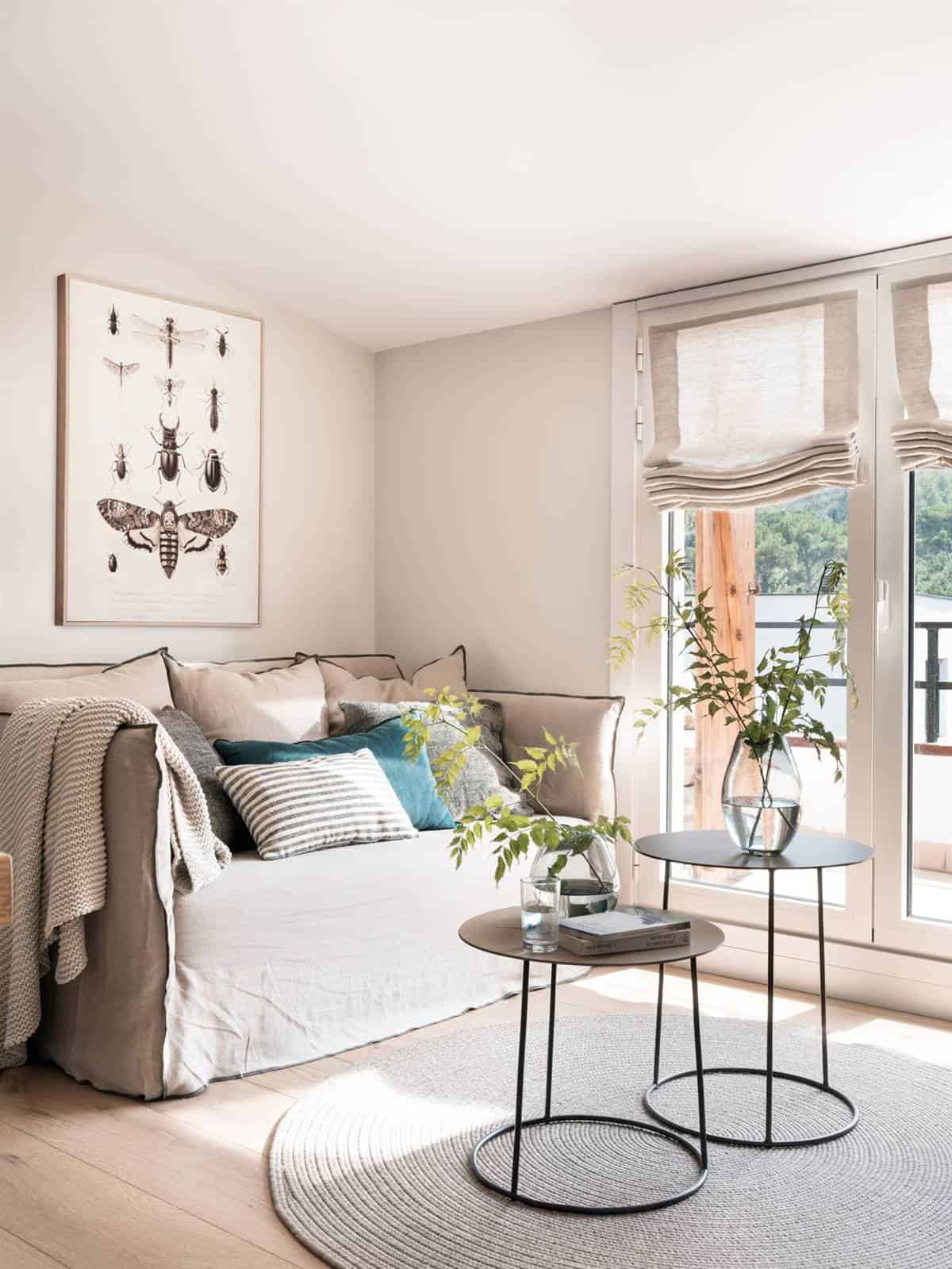 AT DIFFERENT HEIGHTS AT DIFFERENT HEIGHTS