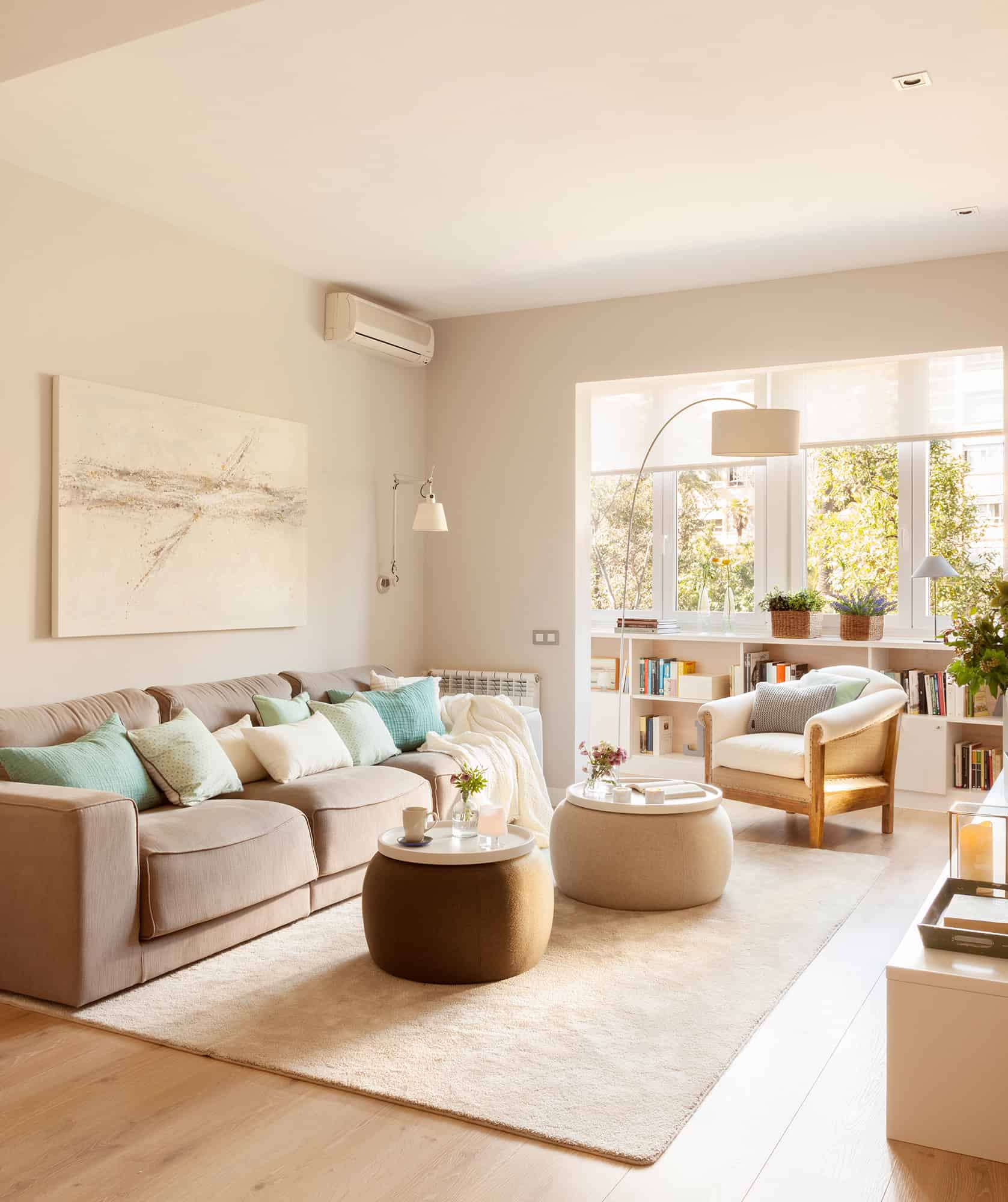 2. WITH A READING CORNER 2. WITH A READING CORNER