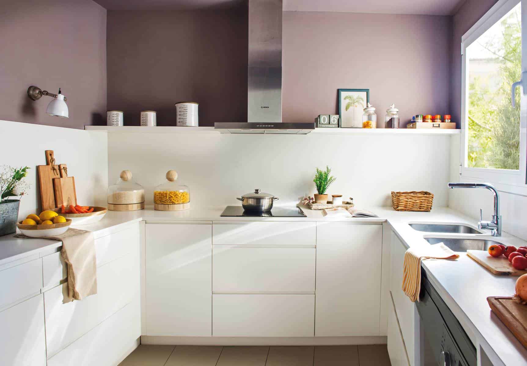 2. A MODERN KITCHEN WITH PURPLE ACCENTS 2. A MODERN KITCHEN WITH PURPLE ACCENTS