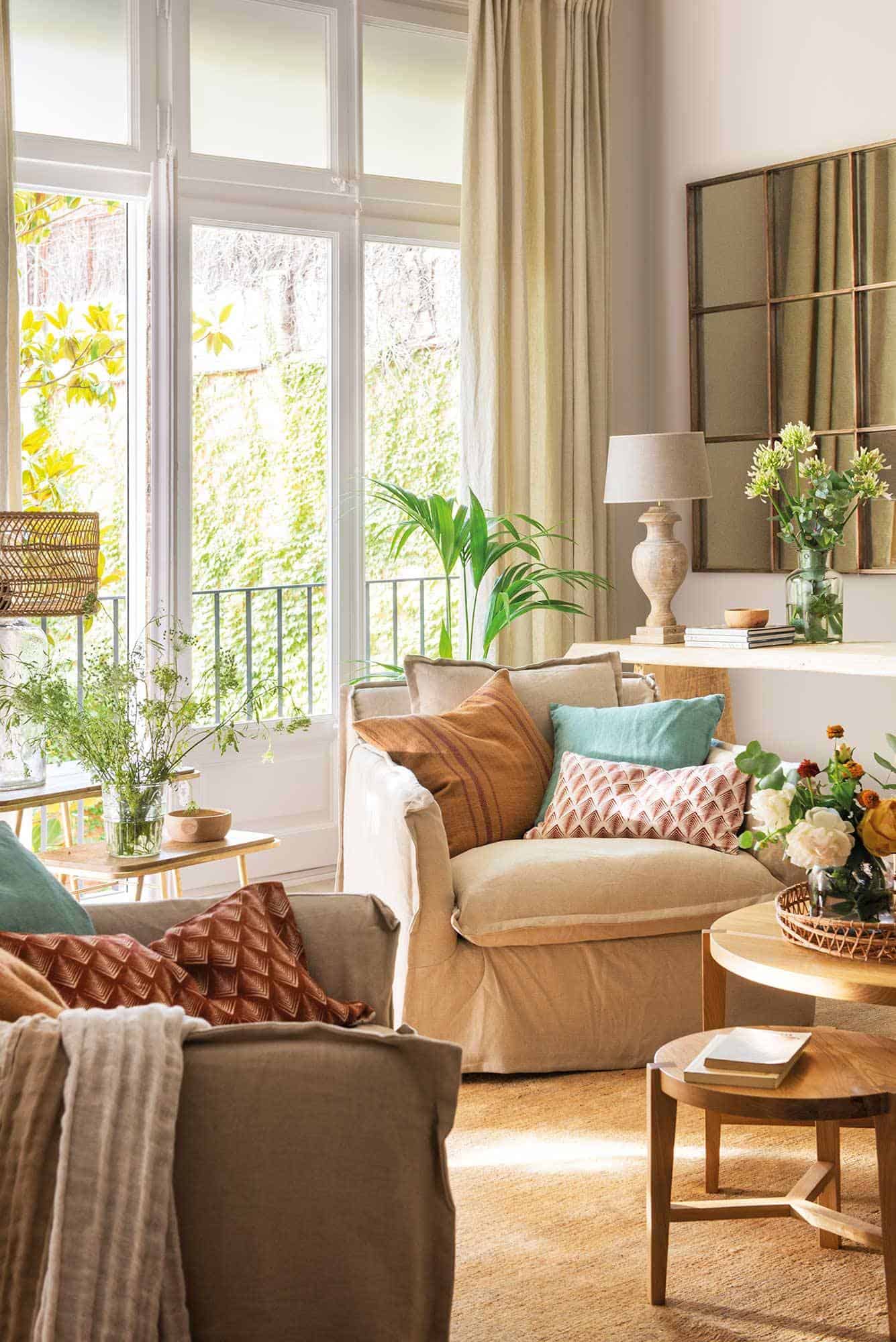 2. NEST TYPE SIDE TABLES: A SET OF HEIGHTS 2. NEST TYPE SIDE TABLES: A SET OF HEIGHTS