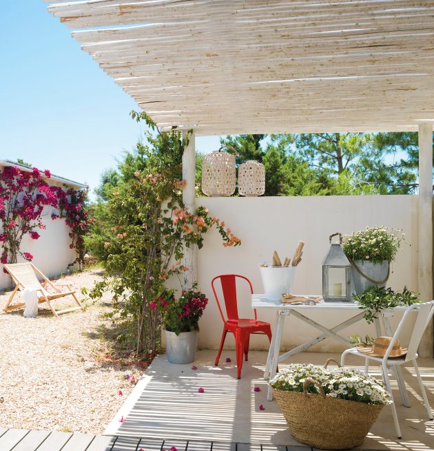 8 Small Houses to Enjoy the Summer