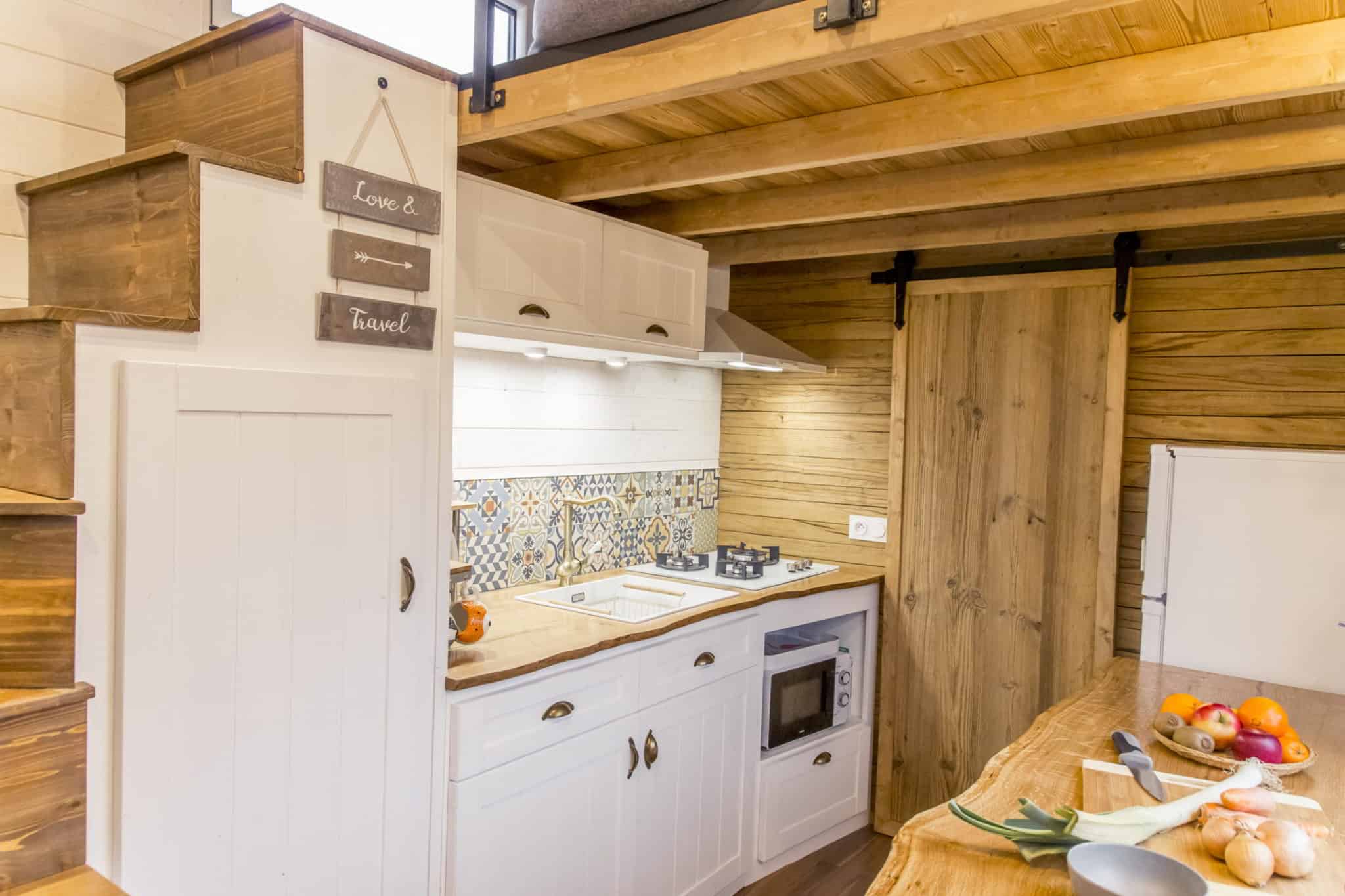 A SMALL KITCHEN THAT HAS EVERYTHING A GREAT A SMALL KITCHEN THAT HAS EVERYTHING A GREAT