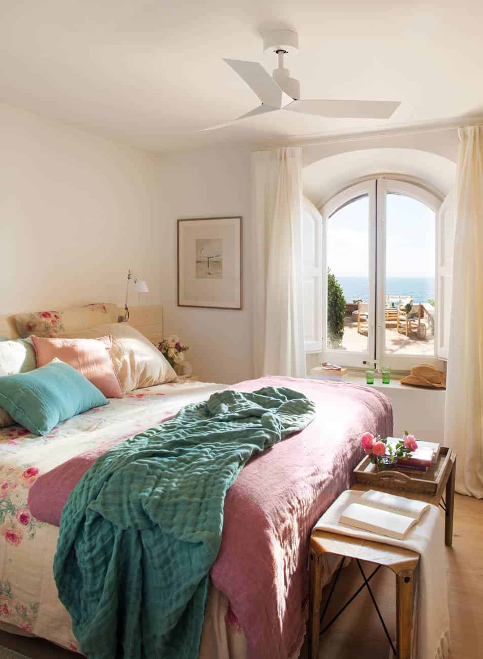 8. A VERY CHARMING LITTLE HOUSE ON THE SEA 8. A VERY CHARMING LITTLE HOUSE ON THE SEA