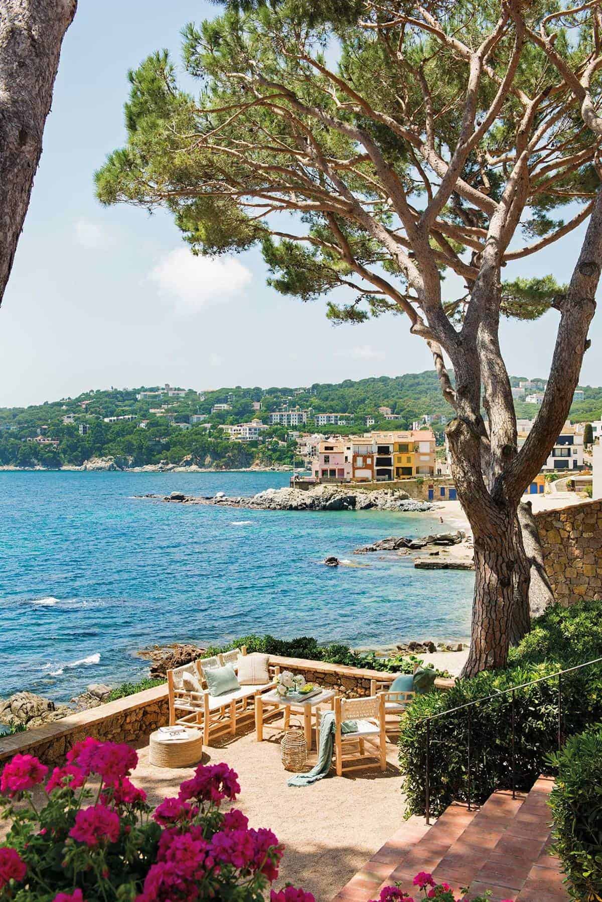 8. A VERY CHARMING LITTLE HOUSE ON THE SEA 8. A VERY CHARMING LITTLE HOUSE ON THE SEA