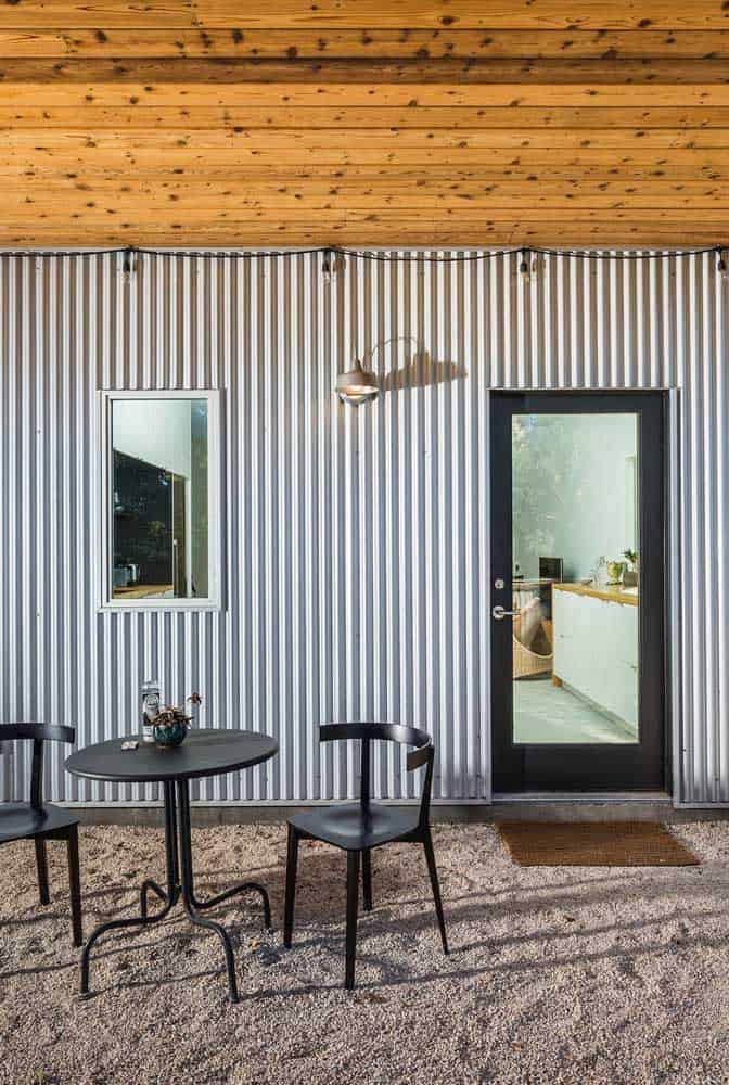 Sandwich Tiles - Advantages and Disadvantages Sandwich Tiles - Advantages and Disadvantages