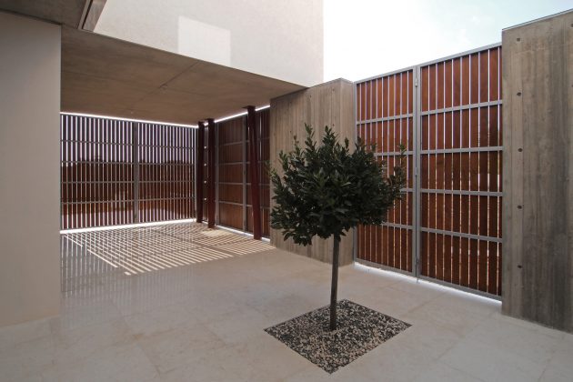 House 0614 by Simpraxis Architects in Nicosia, Cyprus