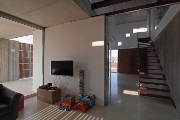 House 0614 by Simpraxis Architects in Nicosia, Cyprus