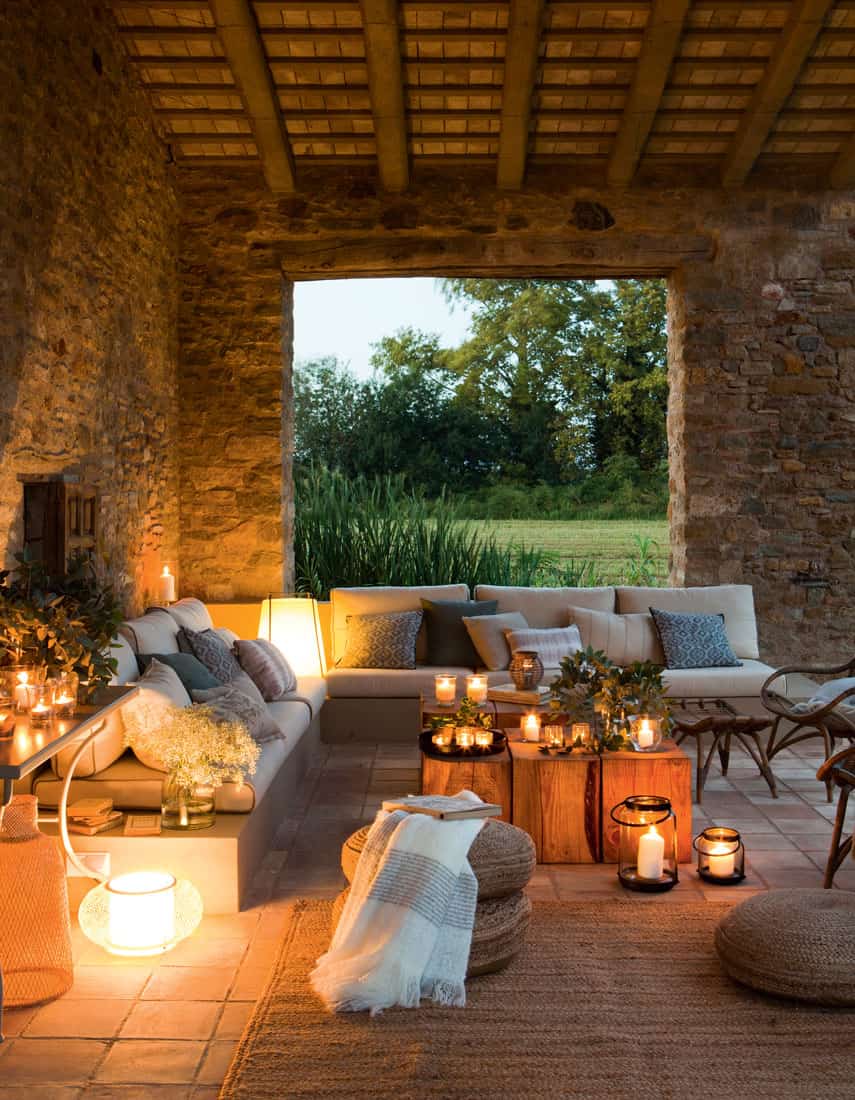 1. THE CANDLELIGHT 1. THE CANDLELIGHT