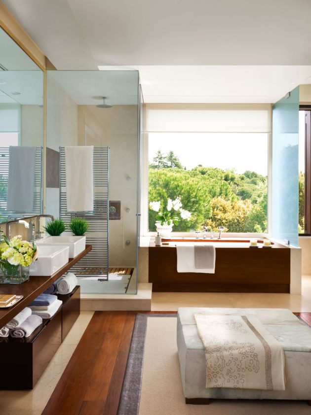 Spacious & Very Versatile Bathroom With a Dressing Room