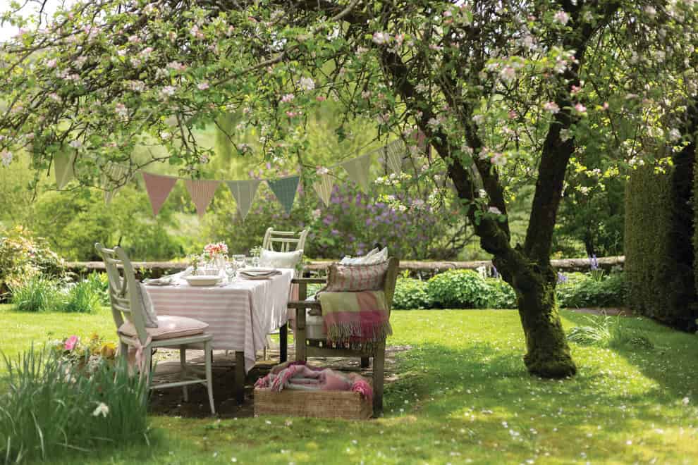 6. Shabby-chic Style Garden 6. Shabby-chic Style Garden