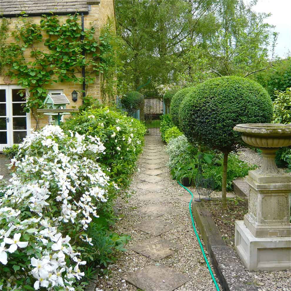 7. A Cotswold garden in Stow on the Wold 7. A Cotswold garden in Stow on the Wold